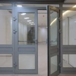 Противопожарная дверь с остеклением более 25 процентов / серия FRM7456