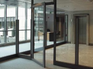 Противопожарная перегородка с дверью в офис / серия FRM5348